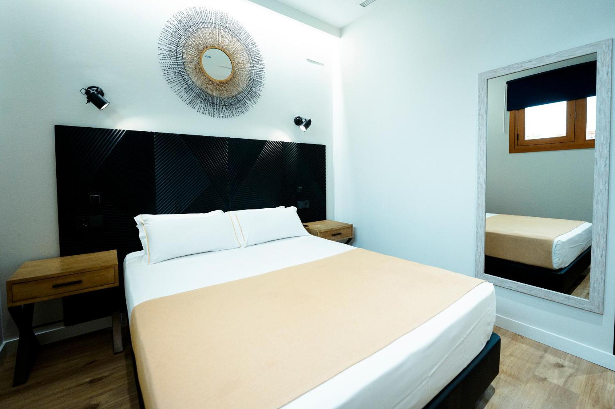 Aparthotel Luz De Gades - Suites Spa Gym - Adults Only Cadiz Exterior photo